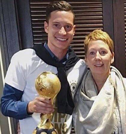 Monika Draxler with her son Julian Draxler.